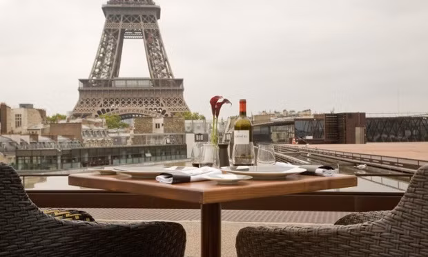 Công ty Trung Quốc cho 6.400 nhân viên đi nghỉ ở Paris ảnh 1