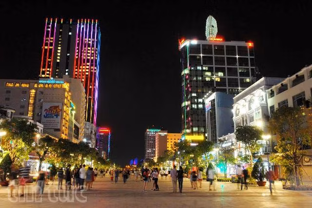 Camera an ninh trên quảng trường đi bộ Nguyễn Huệ ảnh 3