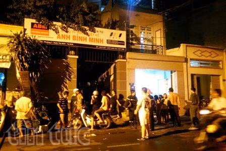 Giải cứu cụ bà 95 tuổi trong căn nhà bốc cháy ảnh 1