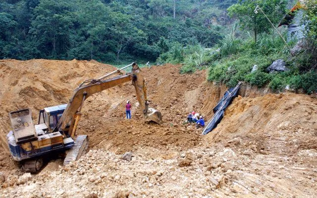 Hết hạn giấy phép doanh nghiệp vẫn ngang nhiên khai thác quặng ảnh 2