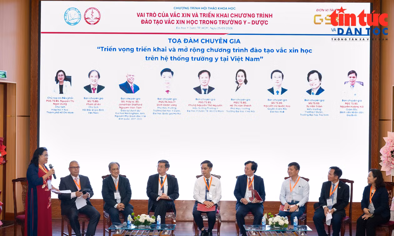 Phiên thảo luận của các chuyên gia y tế.