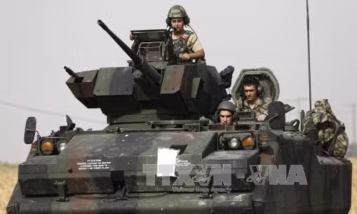 Thổ Nhĩ Kỳ điều thêm 4 xe tăng qua biên giới Syria ảnh 1