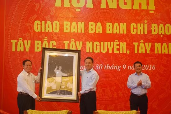 Tăng cường phối hợp thông tin tuyên truyền giữa TTXVN và ba vùng chiến lược ảnh 3