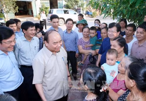 Thủ tướng thăm hỏi bà con tái định cư dự án Thủy điện Sơn La ảnh 1