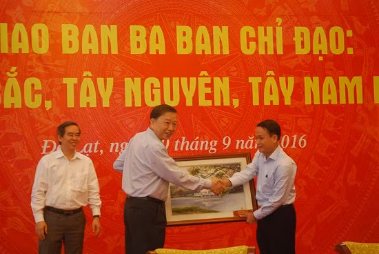 Tăng cường phối hợp thông tin tuyên truyền giữa TTXVN và ba vùng chiến lược ảnh 2