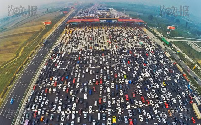 Kinh hoàng tắc đường tại Trung Quốc sau nghỉ lễ Quốc khánh ảnh 1