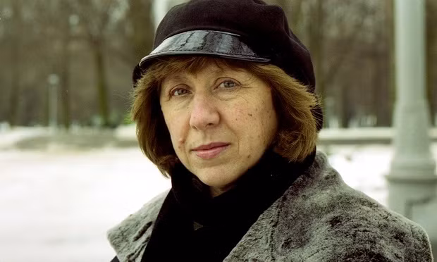 Giải Nobel Văn học 2015 được trao cho nữ nhà văn Belarus ảnh 1
