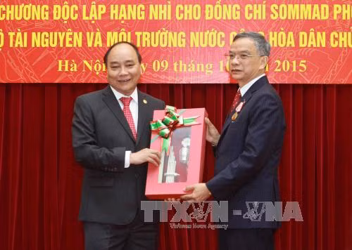 Trao Huân chương Độc lập hạng Nhì cho Bộ trưởng Lào ảnh 1