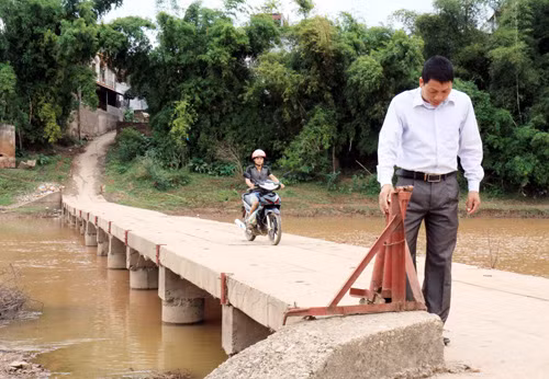 Người “bắc những niềm vui” trên sông Kỳ Cùng ảnh 1