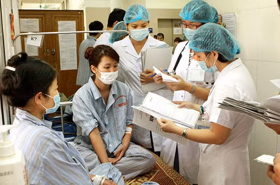 Huy động tối đa giường bệnh phục vụ bệnh nhân sốt xuất huyết ảnh 1