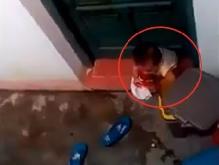 Đình chỉ hai cô giáo bỏ mặc bé mầm non tại Lạng Sơn ảnh 1