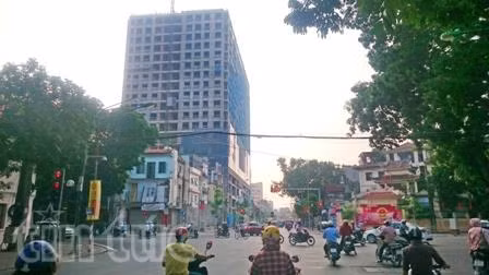 Yêu cầu phá dỡ phần vi phạm tại công trình 8B Lê Trực ảnh 1