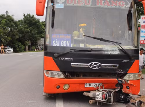  Va chạm với xe khách khiến 2 chị em dâu tử vong ảnh 1