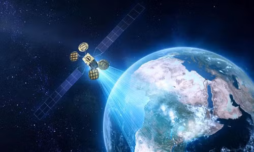 Facebook tiến tới cung cấp Internet từ vũ trụ ảnh 1