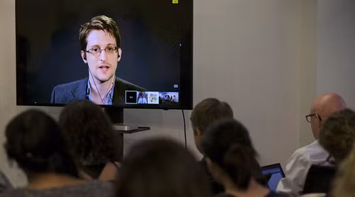 Snowden sẵn sàng ngồi tù để được về Mỹ ảnh 1