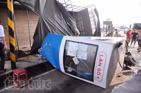 Xe tải đâm đổ quầy thu phí cao tốc TP.HCM–Trung Lương ảnh 2