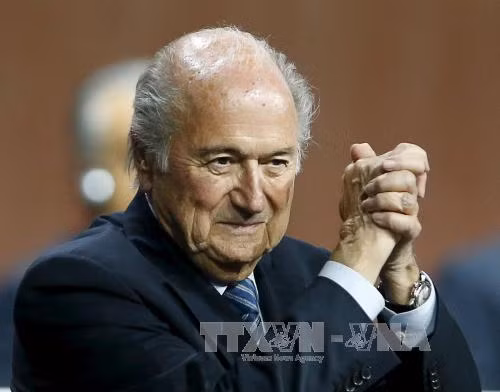 Chủ tịch FIFA và UEFA bị đình chỉ công tác ảnh 1