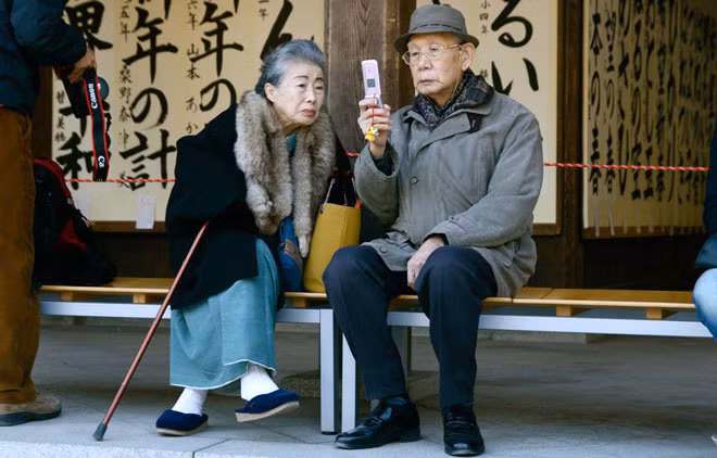 ...Và dần trở thành một nước dân số già. Ảnh: appleinsider