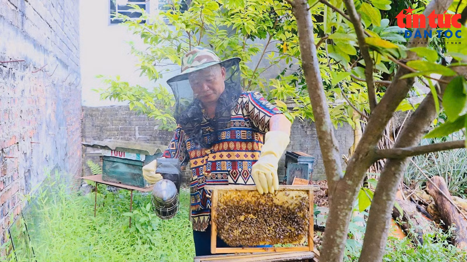 Người có uy tín vận động bà con Sán Dìu cùng tham gia làm kinh tế để thoát nghèo
