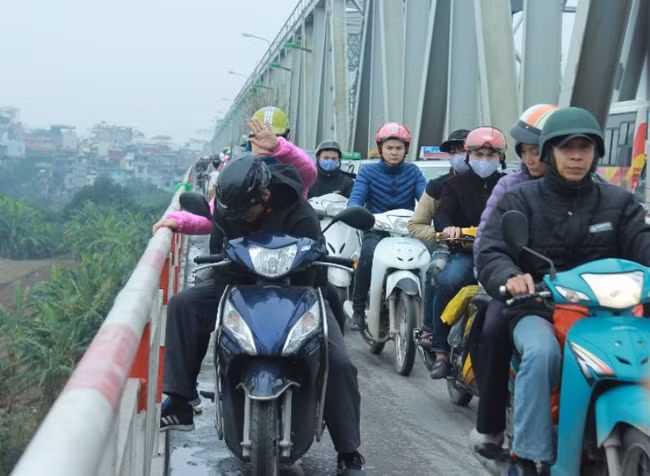 Tết ông Công ông Táo, lại chuyện xả rác sông Hồng ảnh 7