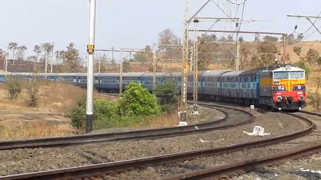 Ấn Độ vô hiệu hóa bom trên chuyến tàu tới Mumbai ảnh 1
