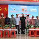 Mang niềm vui đến với đồng bào Khmer nhân dịp Lễ Sene Dolta
