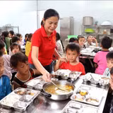 Đề xuất mở rộng hỗ trợ ăn trưa cho học sinh vùng dân tộc thiểu số, miền núi