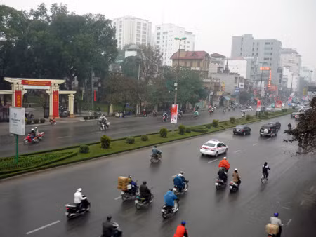 Ngày đầu tiên Hà Nội đổi giờ làm: Đường ít tắc ảnh 6