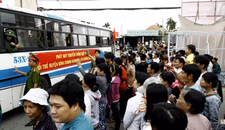 Hàng ngàn thanh niên nô nức lên đường nhập ngũ ảnh 3