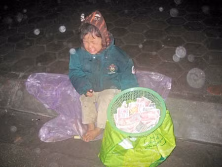 Lễ hội Khai ấn đền Trần năm 2012: Không còn cảnh chen lấn cướp ấn ảnh 1