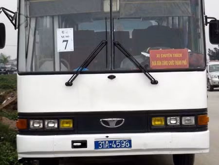 Tái diễn tình trạng sử dụng xe công đi lễ chùa ảnh 1
