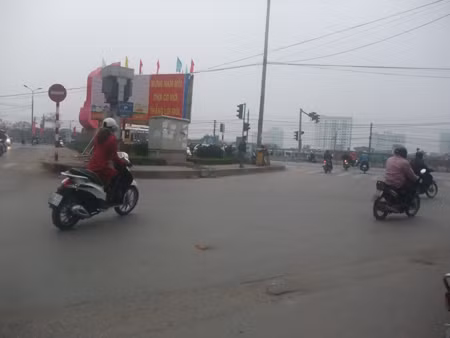 Ngày đầu tiên Hà Nội đổi giờ làm: Đường ít tắc ảnh 9