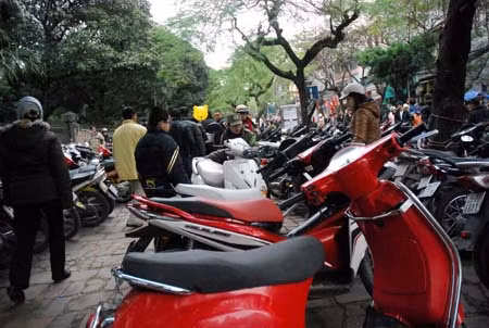 Dịch vụ “ăn theo” lễ hội ảnh 1