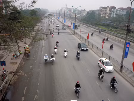 Ngày đầu tiên Hà Nội đổi giờ làm: Đường ít tắc ảnh 7