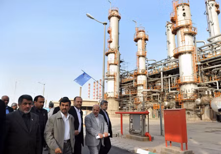 Iran chấp nhận để Ấn Độ thanh toán 45% tiền mua dầu bằng đồng rupee ảnh 1