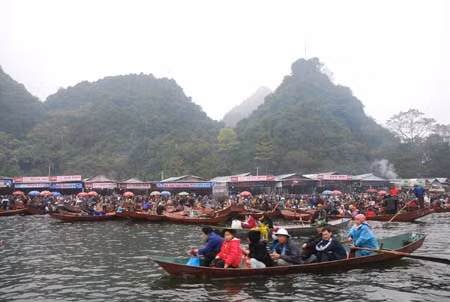 Lễ hội Chùa Hương 2012: Về nơi “Linh sơn phúc địa” ảnh 6