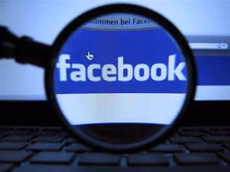 Lùng tội phạm qua... Facebook ảnh 1