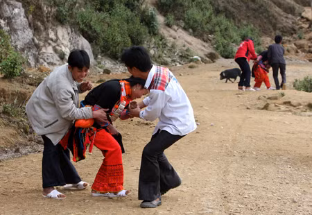 Lên Vàng Ma Chải xem người Dao đỏ kéo vợ ảnh 3