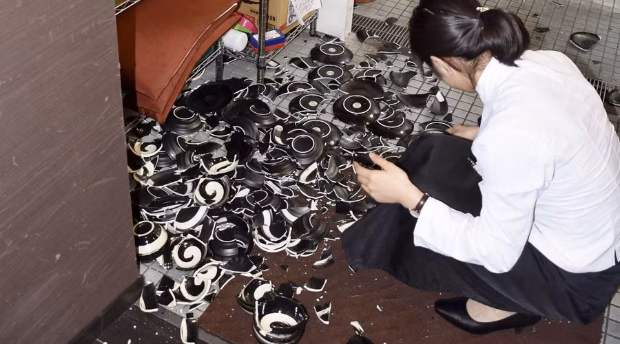 Động đất mạnh tại Nhật Bản, hàng chục người bị thương ảnh 3