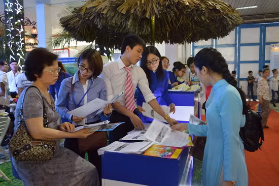 Sôi động tìm tour khuyến mại mùa du lịch hè ảnh 1