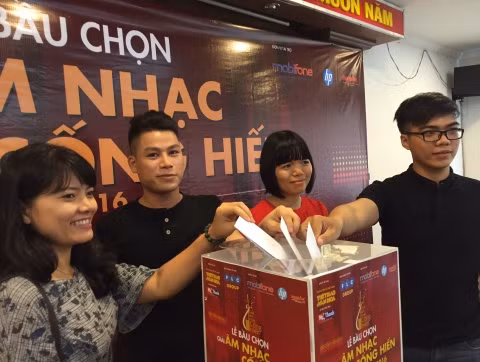 Chờ tháng tư, Cống hiến lại về... ảnh 3