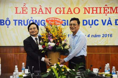 Bàn giao nhiệm vụ Bộ trưởng Bộ Giáo dục và Đào tạo ảnh 1