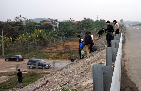 Tai nạn “rình rập” trên cao tốc Nội Bài – Lào Cai ảnh 8