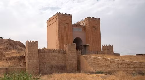 IS phá hủy “Cổng của Thần” 2.000 năm tuổi ở Iraq ảnh 1