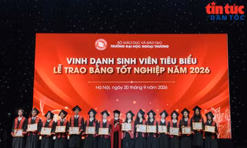 Hiệu trưởng gửi thông điệp về ‘năng lực tạo niềm tin’ tới tân cử nhân