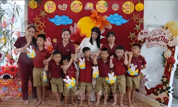 Chung tay mang mùa trăng yêu thương đến trẻ em đặc biệt