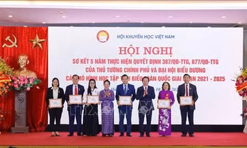 Không chạy theo danh hiệu trong xây dựng các mô hình học tập