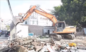 Sóc Sơn (Hà Nội) ra quân giải tỏa 68 trường hợp vi phạm tại chợ Thái Phù