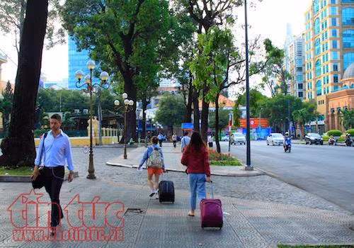 Sải bước trên những vỉa hè đẹp nhất Sài Gòn ảnh 11