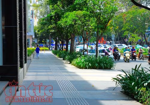 Sải bước trên những vỉa hè đẹp nhất Sài Gòn ảnh 9